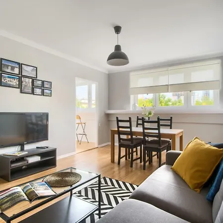 L4 Skyline Apartment